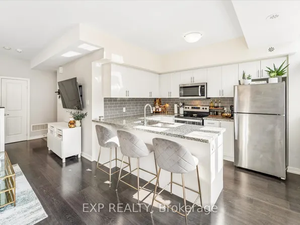 15 Whitaker Way #322, Whitchurch Stouffville, ON L4A 4T4