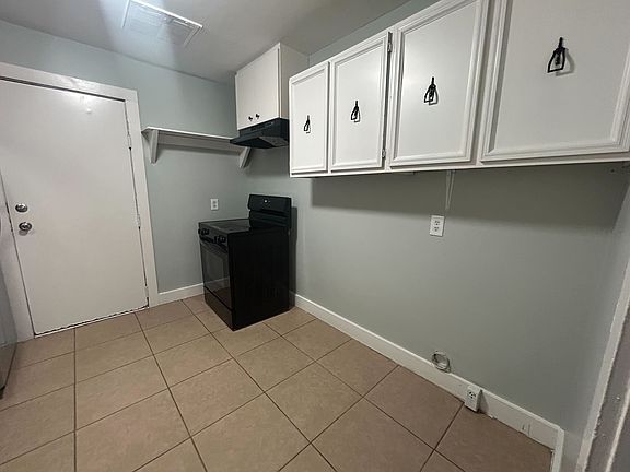 4th image of 524 W 47th St APT A