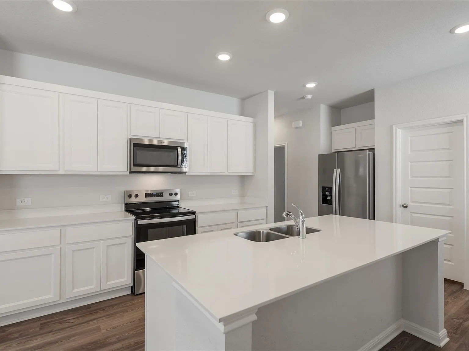 3 bed, 2.0 bath, 1388 sqft, $1,800 — Photo 4