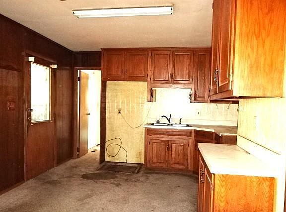 5th image of 9309 Lewis Ave