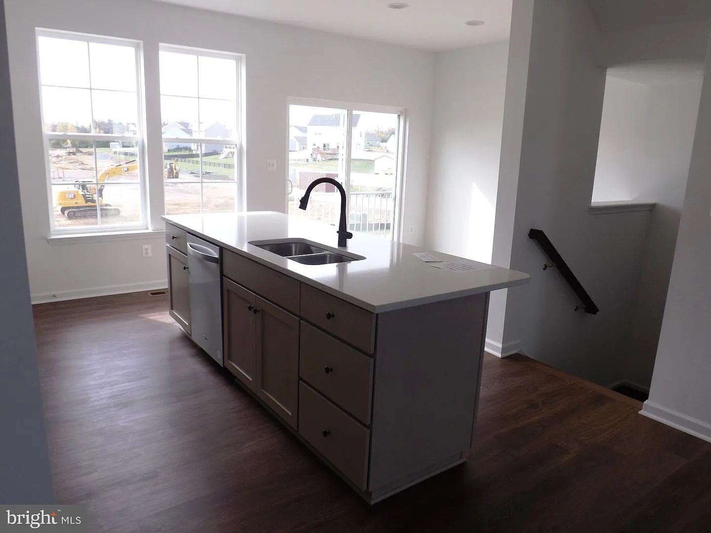 3 bed, 3.5 bath, 1900 sqft, $1,795 — Photo 2