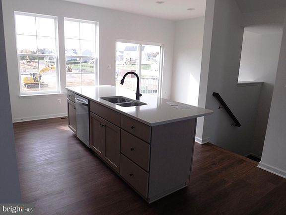 2nd image of 26 Kirby Ct