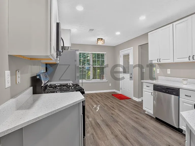 4972 Lake Park Cir — Photo 16