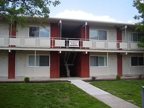 1st image of 2207 Oakwood Dr
