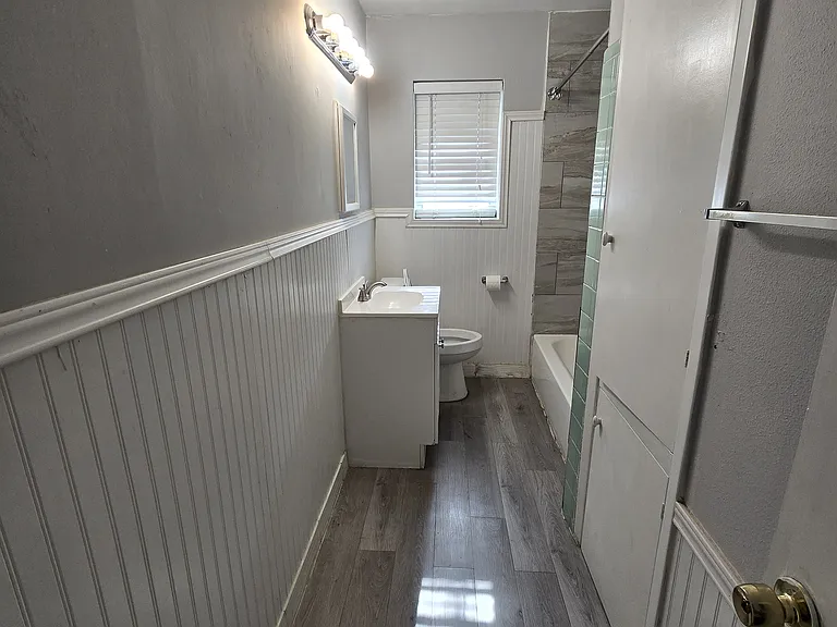 427 Royal Crest Dr — Photo 13