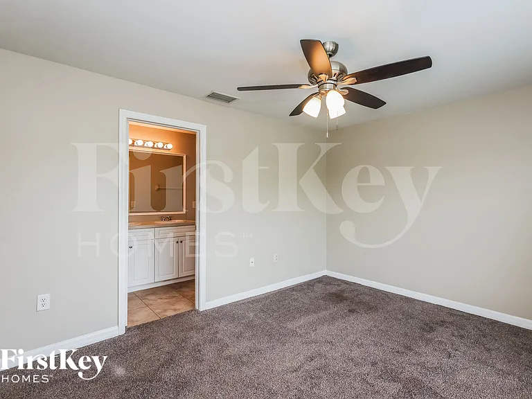 2700 46th St SW — Photo 7