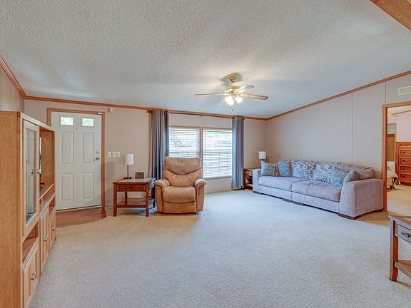 4th image of 15547 Vivian St
