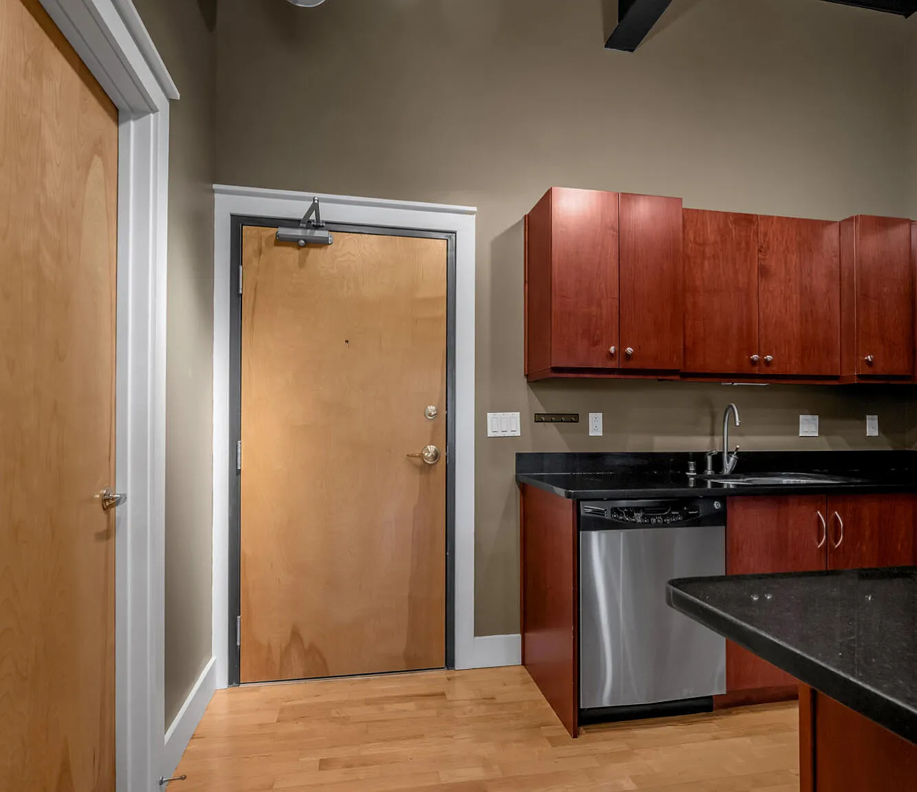 2 bed, 2.0 bath, 1068 sqft, $1,800 — Photo 3