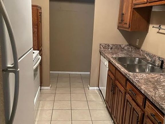 5th image of 2600-2608 Lamar Ave #4A