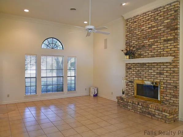 3016 Whitehall Ln, Wichita Falls, TX 76309