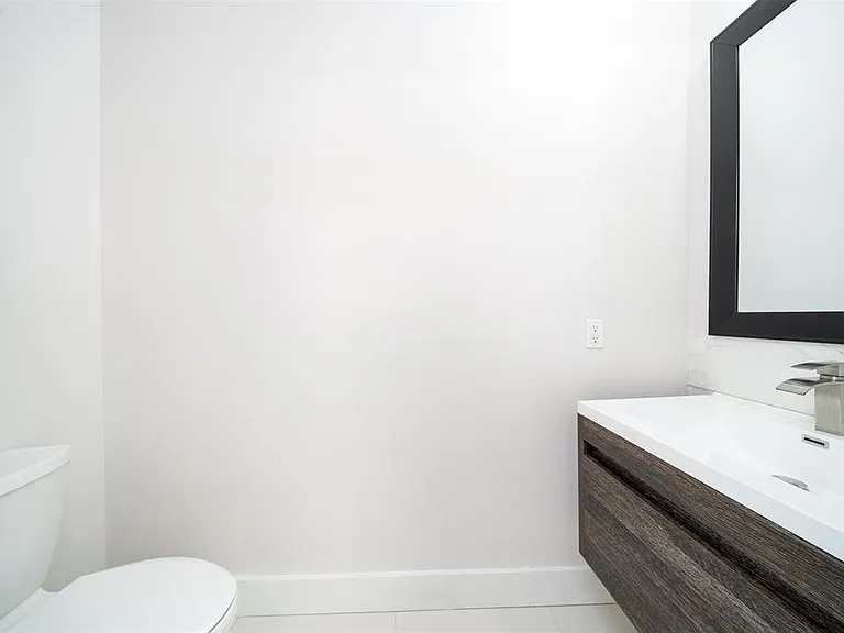 414 50th St #202 — Photo 14