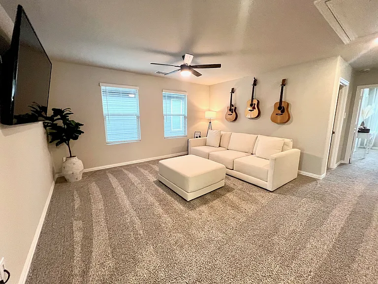 2629 Gateway Ave — Photo 5