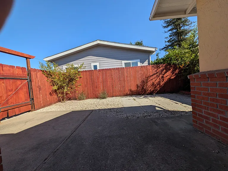 129 Oakes Blvd — Photo 24