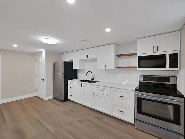 597 Upper Ottawa St #2 — Photo 4
