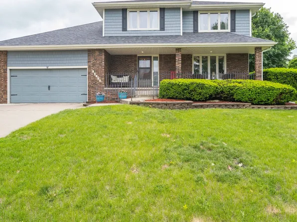 10490 Elmcrest Dr, Clive, IA 50325