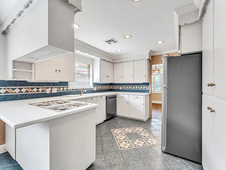 6327 Wynnwood Ln — Photo 6