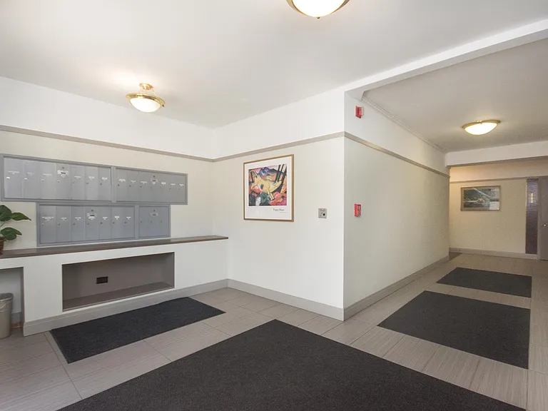 Custer Building — Photo 3
