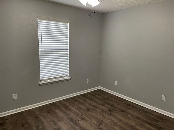 4th image of 5326 Saint Ives Ln