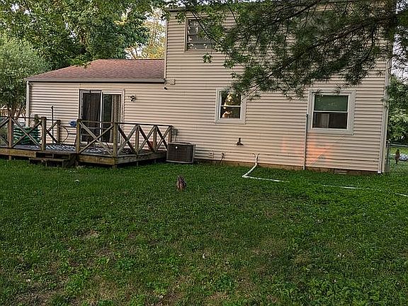 5th image of 922 N Bremerton Dr