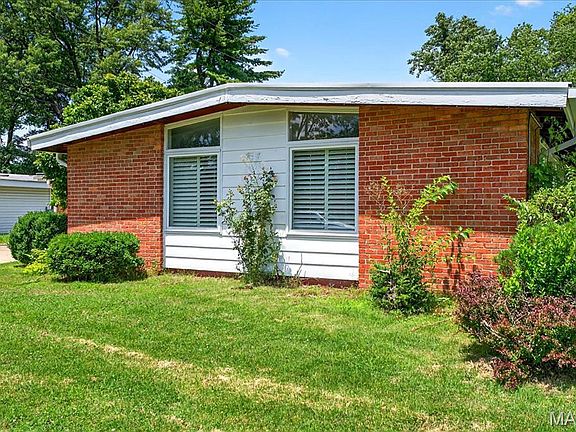 2nd image of 2765 Holiday Hill Dr