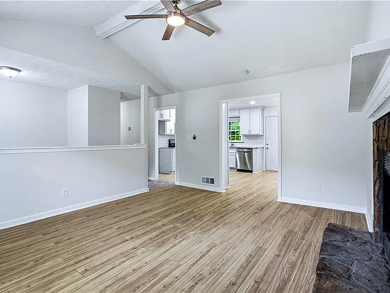 1600 Sugar Plum Dr SW — Photo 4
