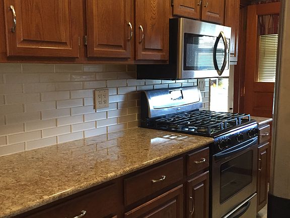 4th image of 722 N Sangamon Ave