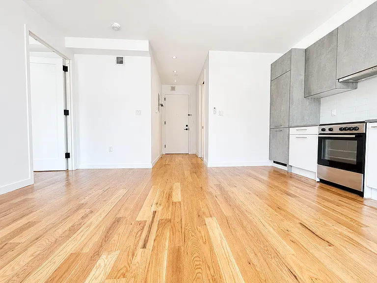 589 E New York Ave #203 — Photo 3