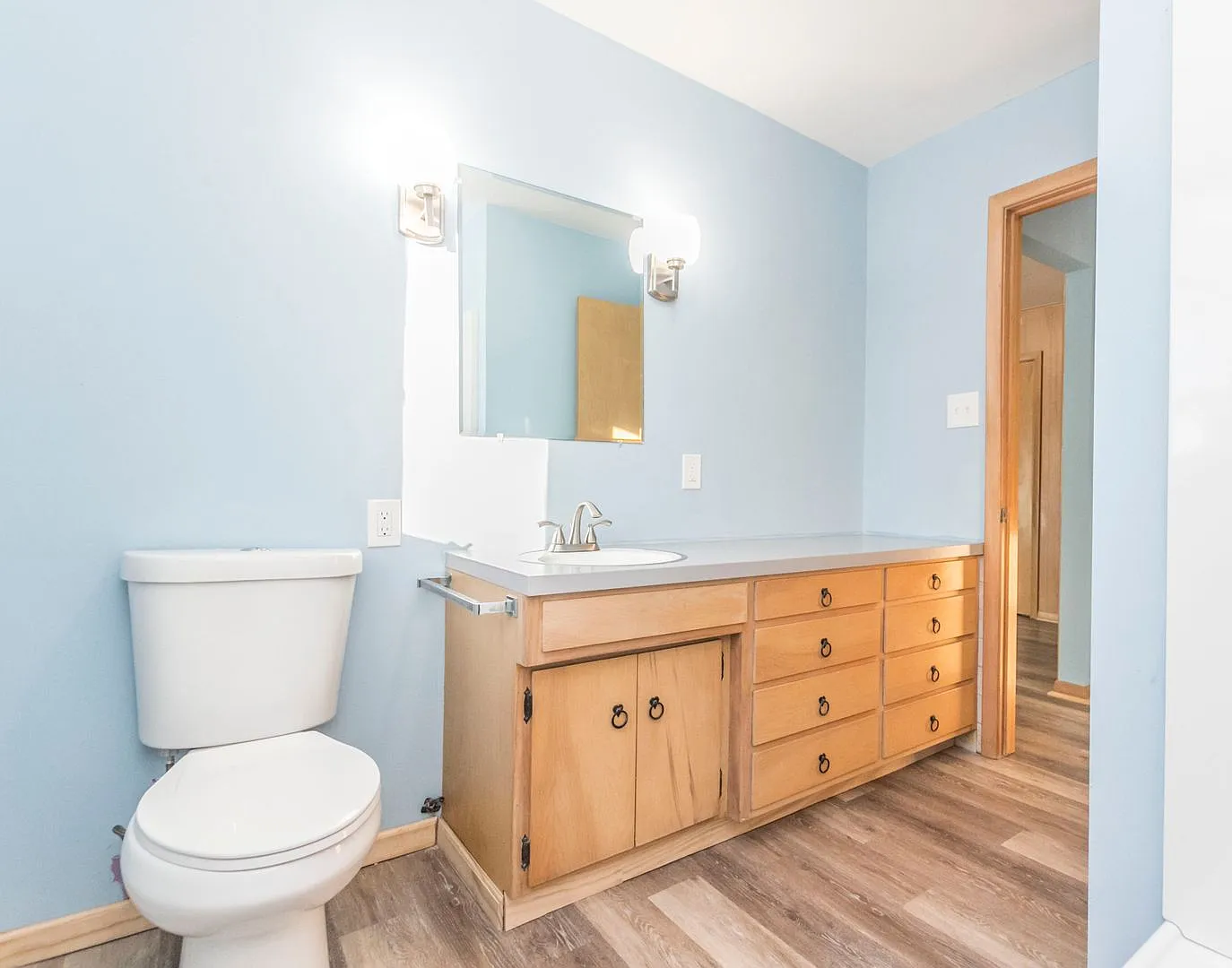 Spacious 3 Bedroom 1 Bathroom — Photo 4