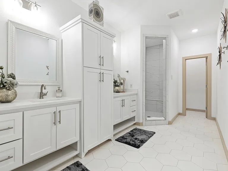 698 N Center St — Photo 19