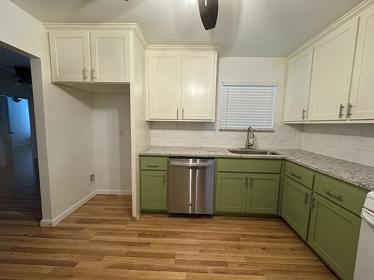 2318 Fenwick Dr — Photo 36