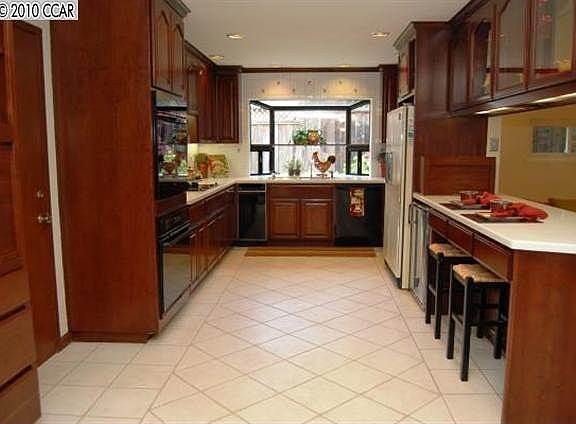 5th image of 4485 Hillsborough Dr
