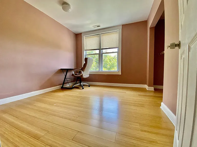 335 W 31st St #3R — Photo 7