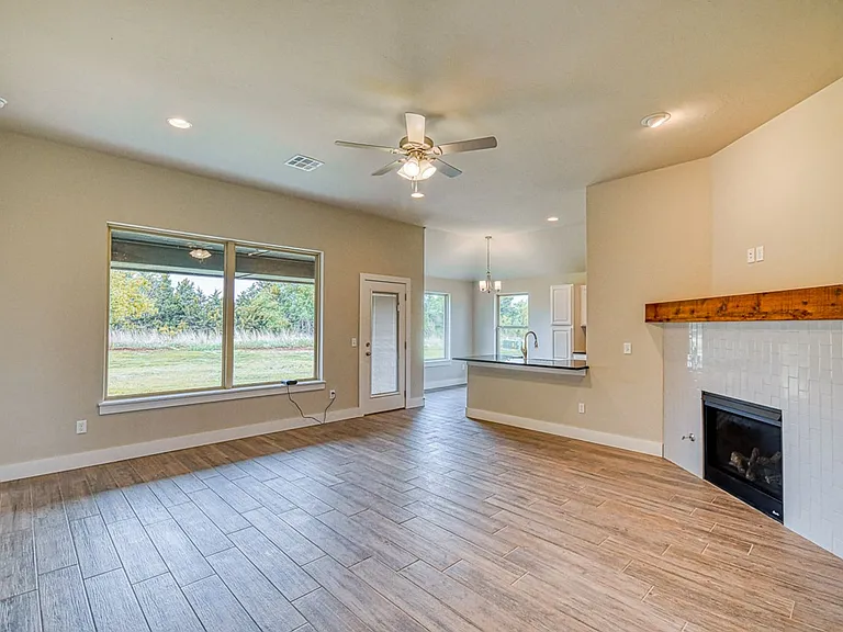 1016 E Jackrabbit Ln — Photo 8