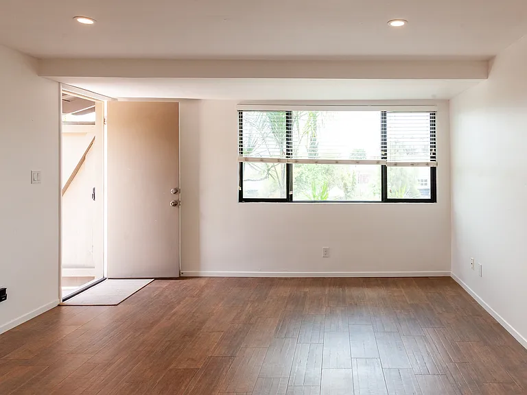 949 Eolus Ave #B — Photo 6
