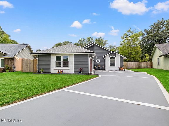 2nd image of 13044 TALL TREE Drive S