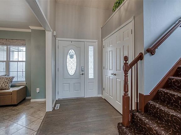 3rd image of 2712 NE Arbor Ct