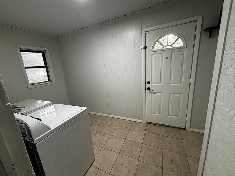 218 S Ash St — Photo 11