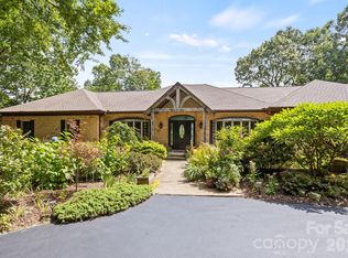 163 Old Poplar Ln, Flat Rock, NC 28731