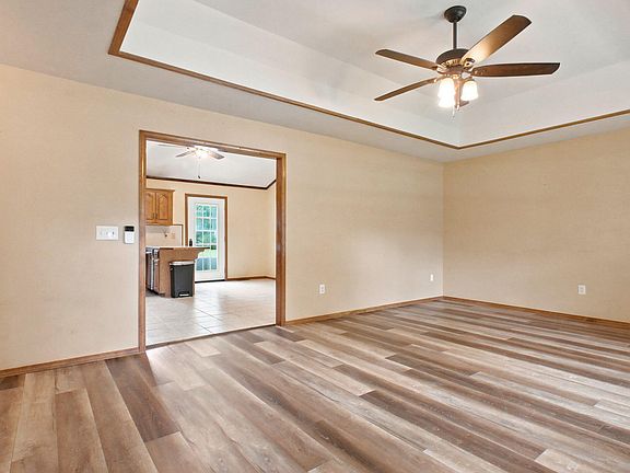 3rd image of 102 Murray Street