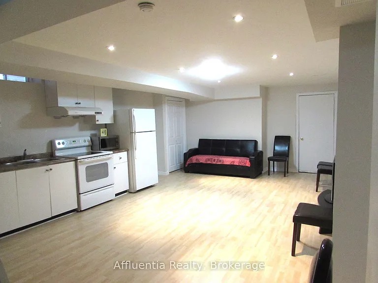 132 Oakborough Dr — Photo 3