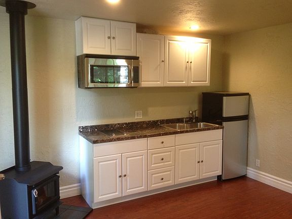 Cottage - Kitchen Area