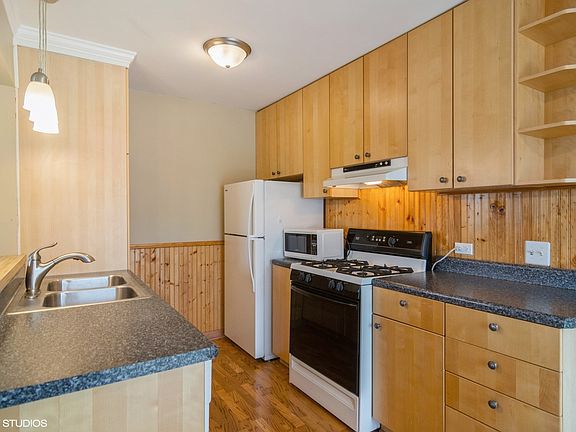 4th image of 29 N Waterford Dr #138D