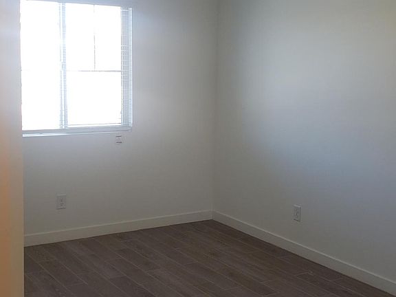 4th image of 641 E Emerald Dr