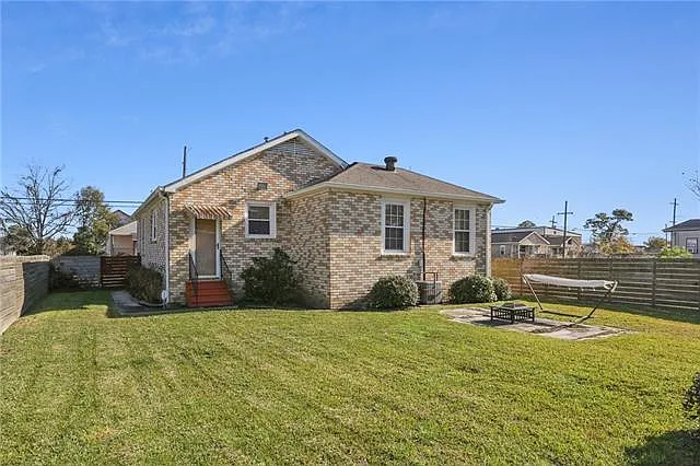 2140 Louisa St — Photo 15