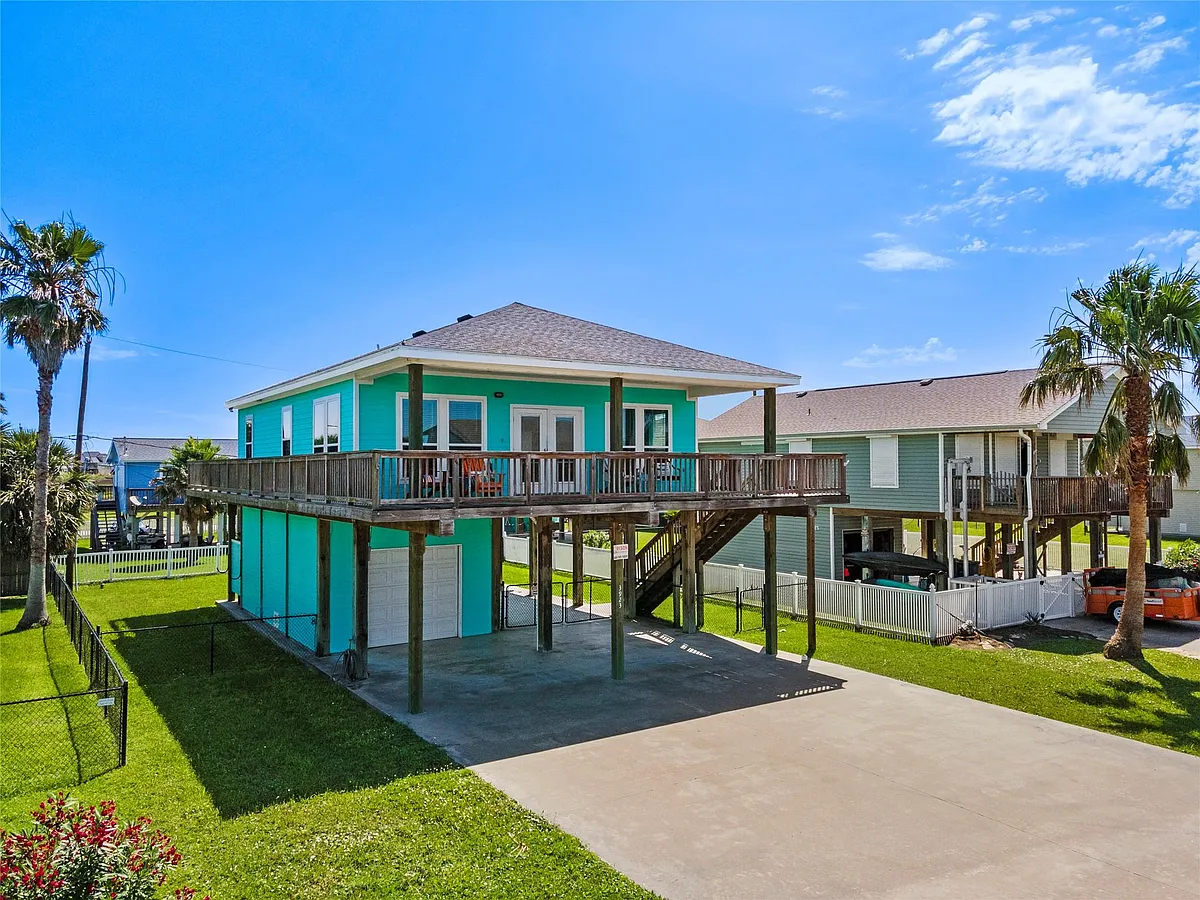 Building Photo - 3923 Reeves Dr