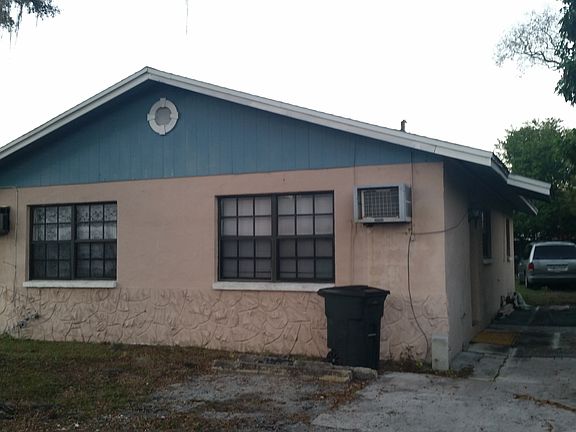 3rd image of 1422 E Holland Ave