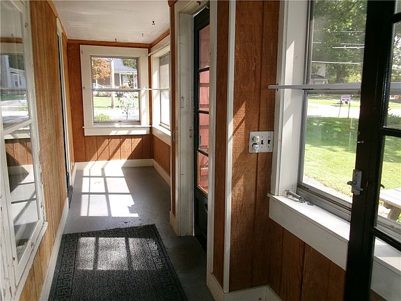 4th image of 3765 Mill St