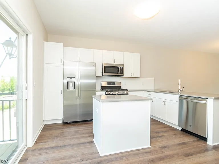 27 Ashbourne Dr — Photo 11