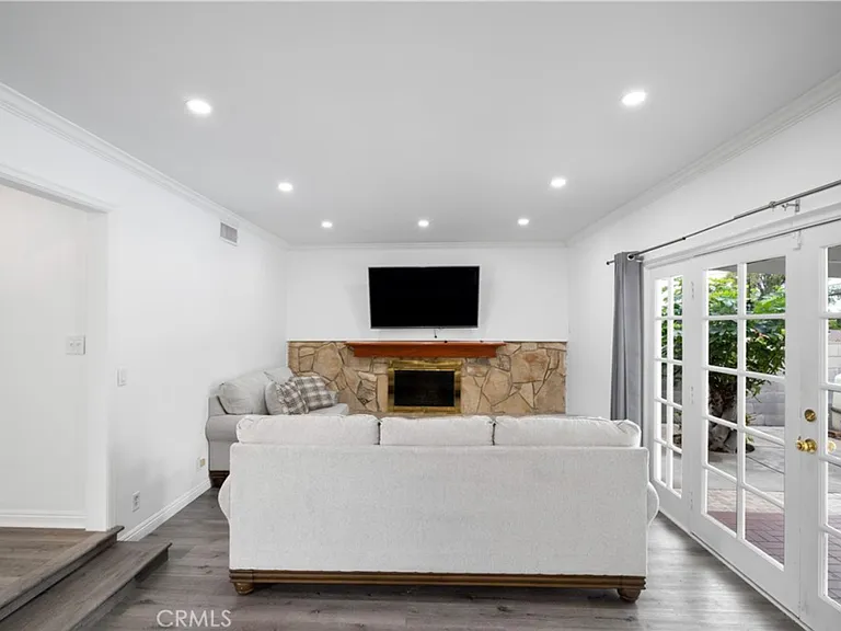 11027 Reseda Blvd — Photo 10