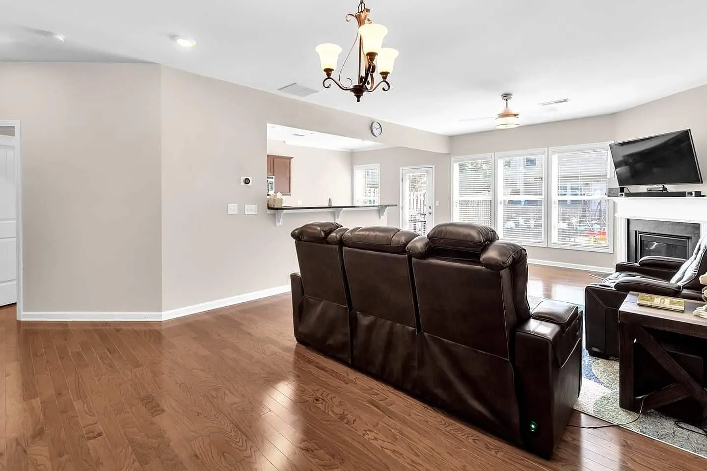 3 bed, 2.5 bath, 1909 sqft, $2,599 — Photo 1